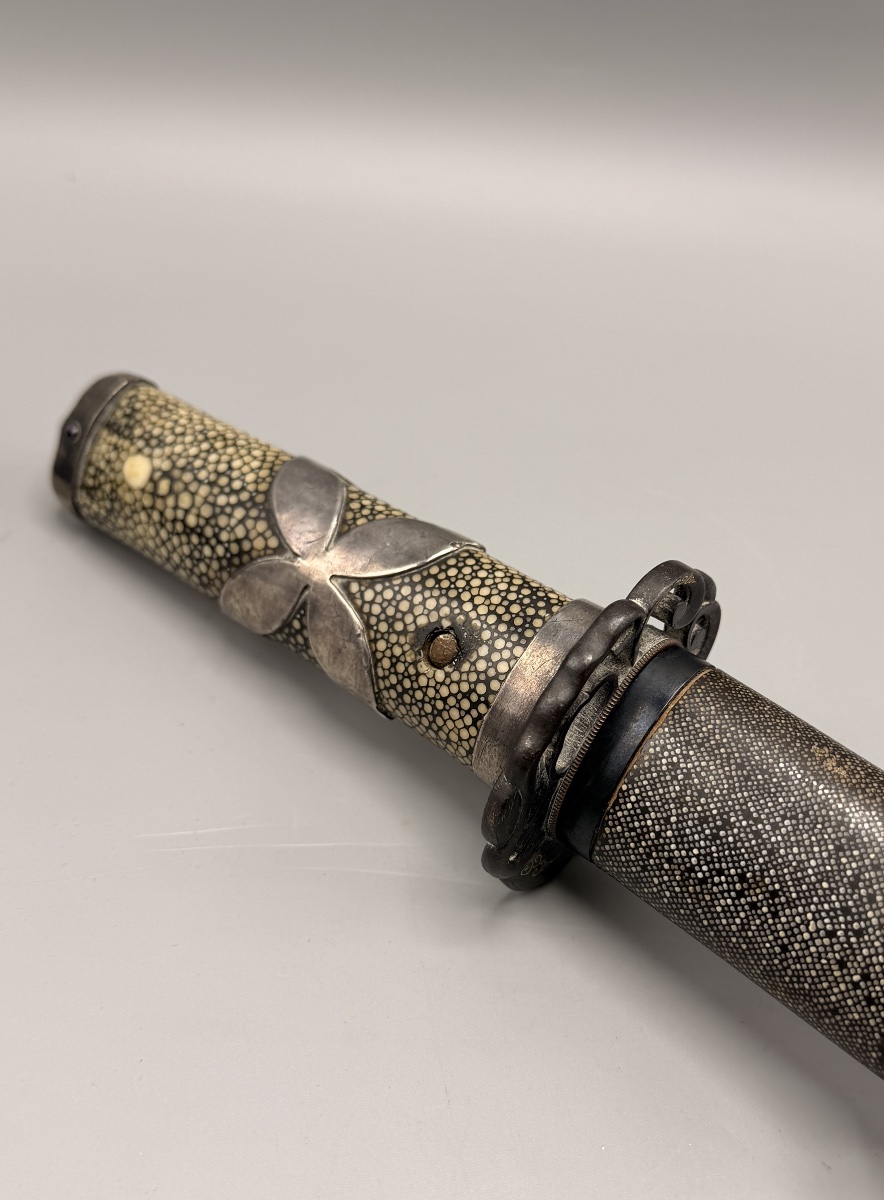 Wakizashi japonais, fourreau en peau de raie et kozuka – Vers 1860-photo-6
