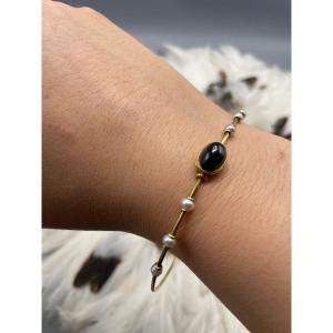 Bracelet En Or 18 Ct Serti De 7 Perles Et D’un Saphir En Cabochon