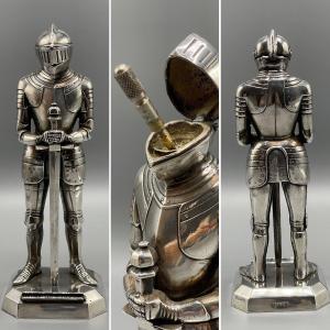 Pyrogène Représentant Un Homme En Armure