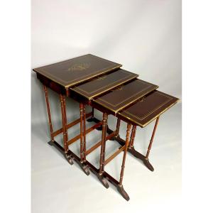 Ensemble de 4 tables gigogne d’époque Napoléon III