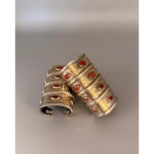 Paire de bracelets manchettes turkmènes Tekke – Argent massif doré et cabochons de cornaline –