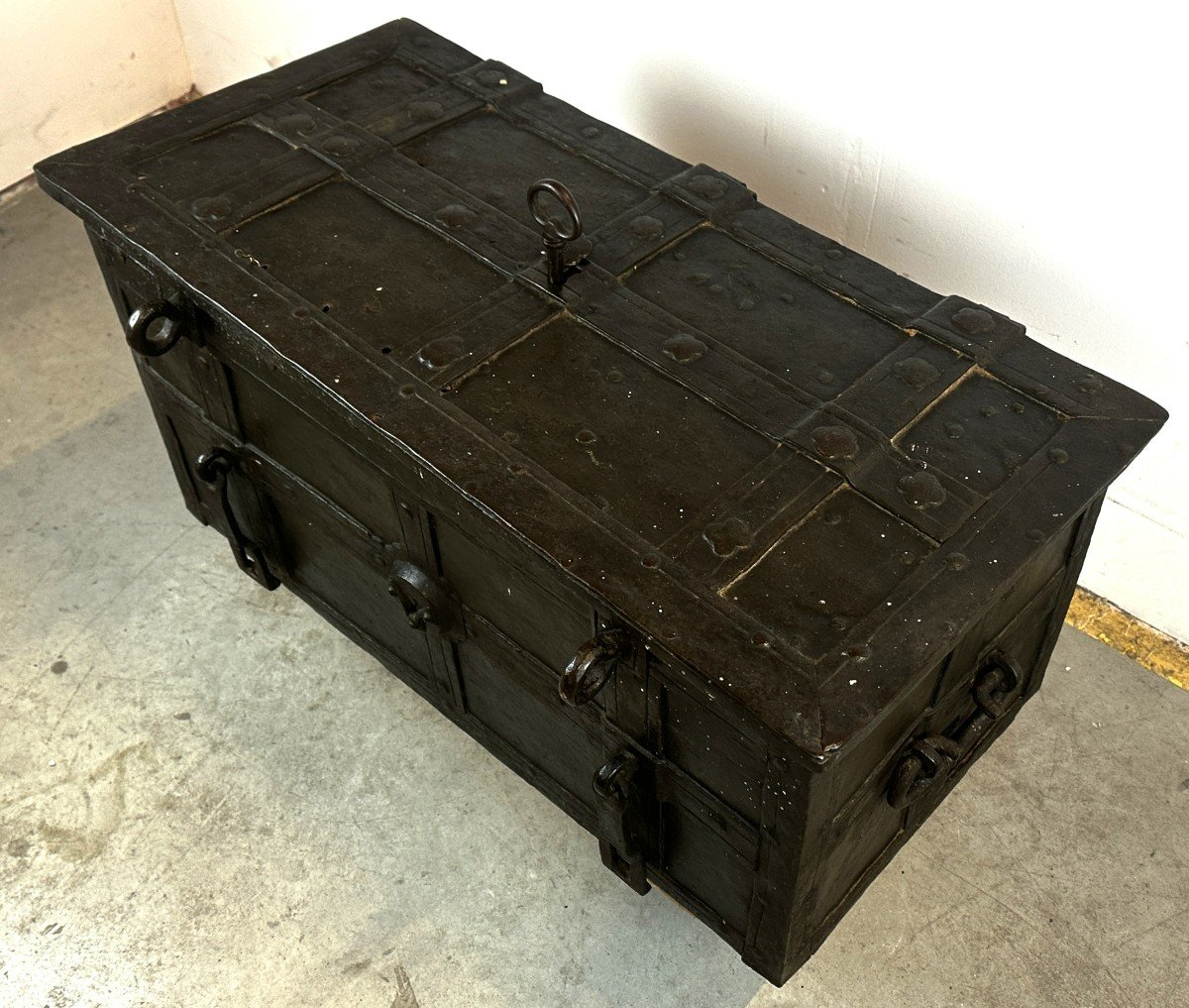 Metal Chest 17th Century Nuremberg-photo-3