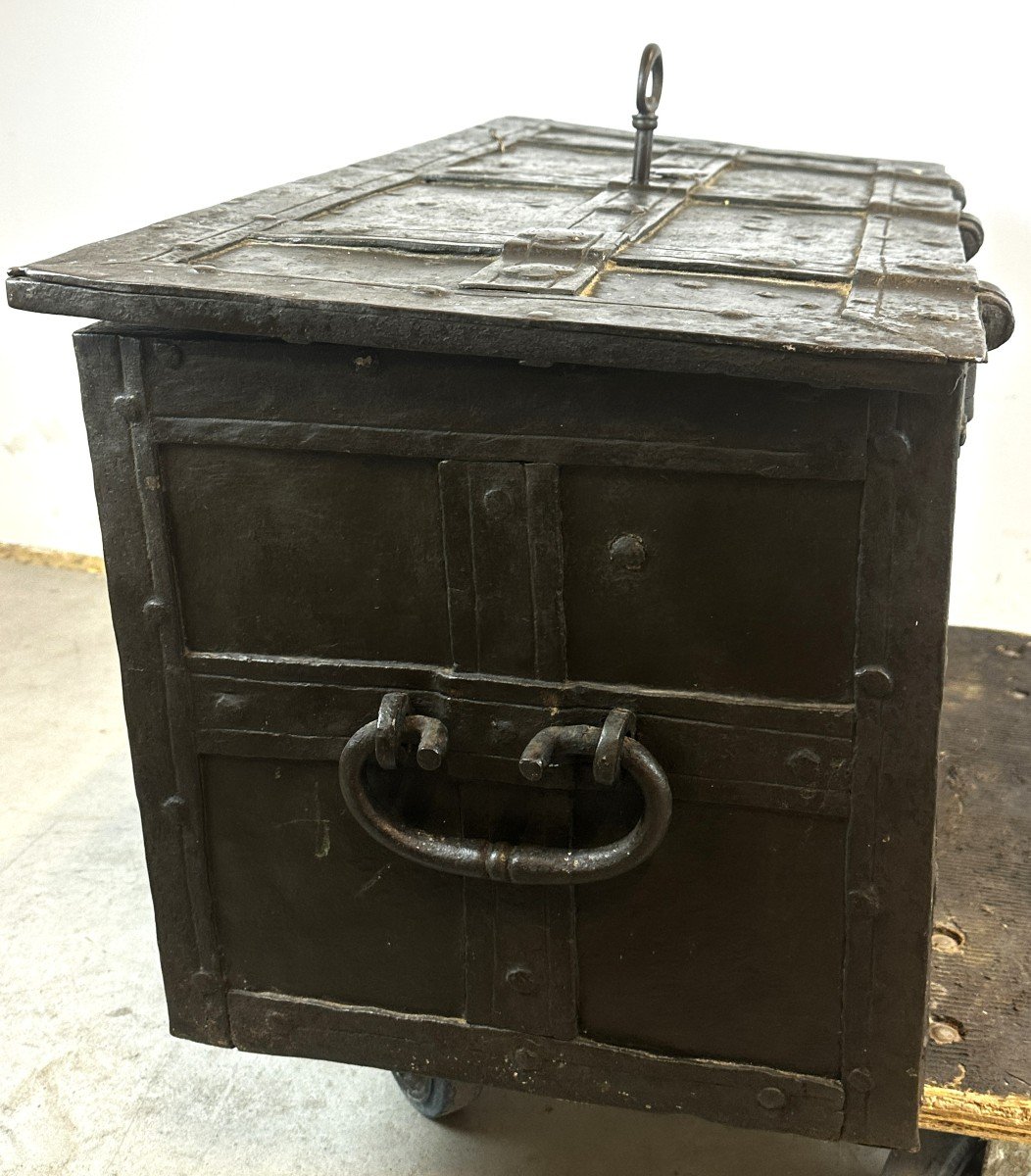 Metal Chest 17th Century Nuremberg-photo-8