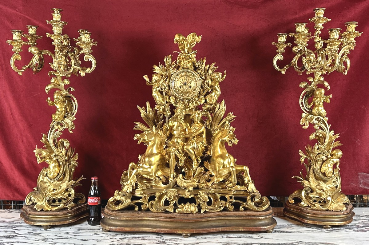Le Triomphe De Neptune Et Amphitrite - Importante Garniture En Bronze Doré