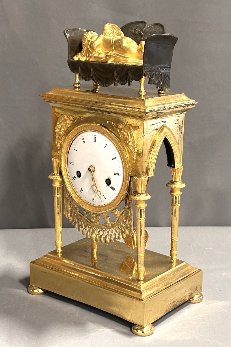 Pendule Portique en Bronze Doré époque Empire début XIXᵉ siècle-photo-7