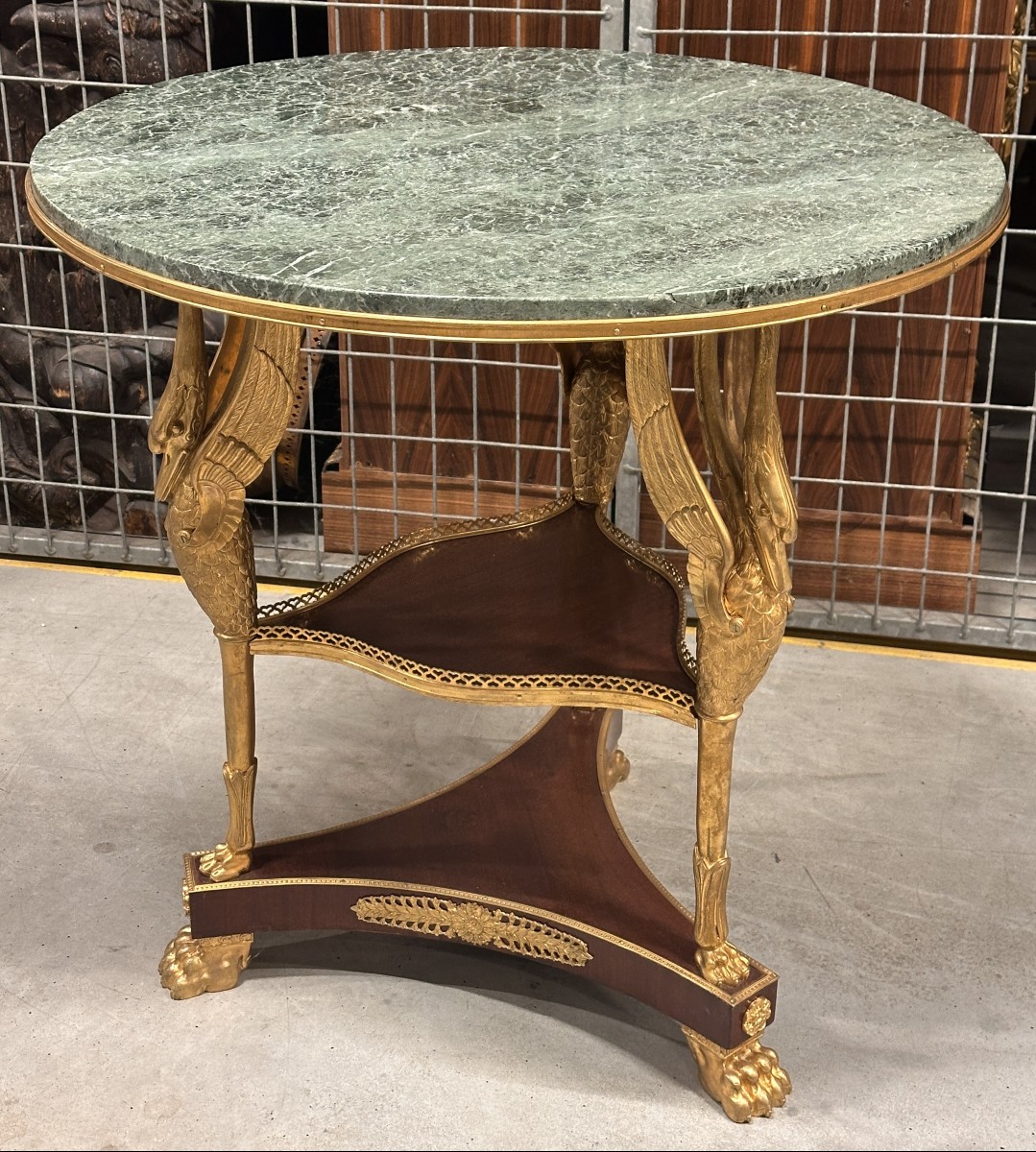 Table à Décor de Cygnes en Bronze Doré Style Empire fin XIXᵉ / début XXᵉ