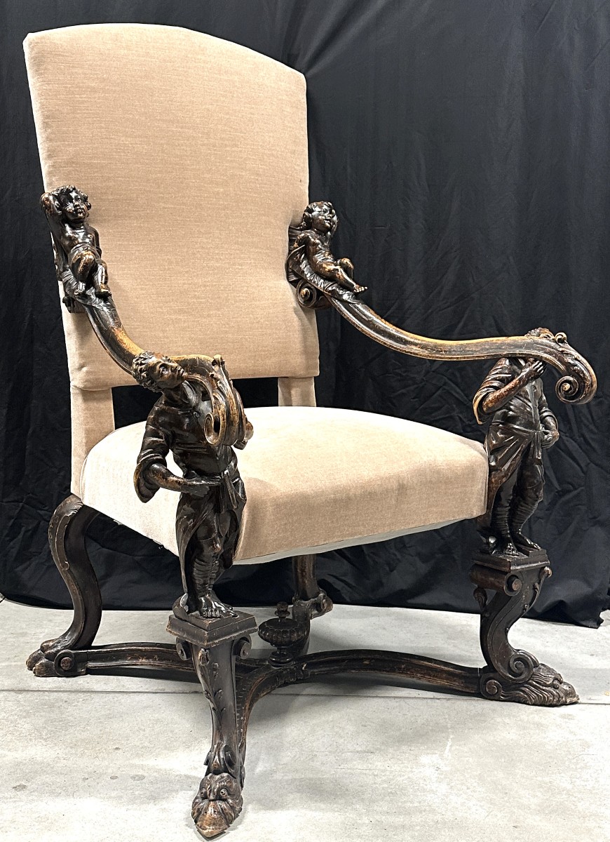 Fauteuil Italien en Noyer Sculpté le style d'André Brustolon fin du XVIIIe siècle