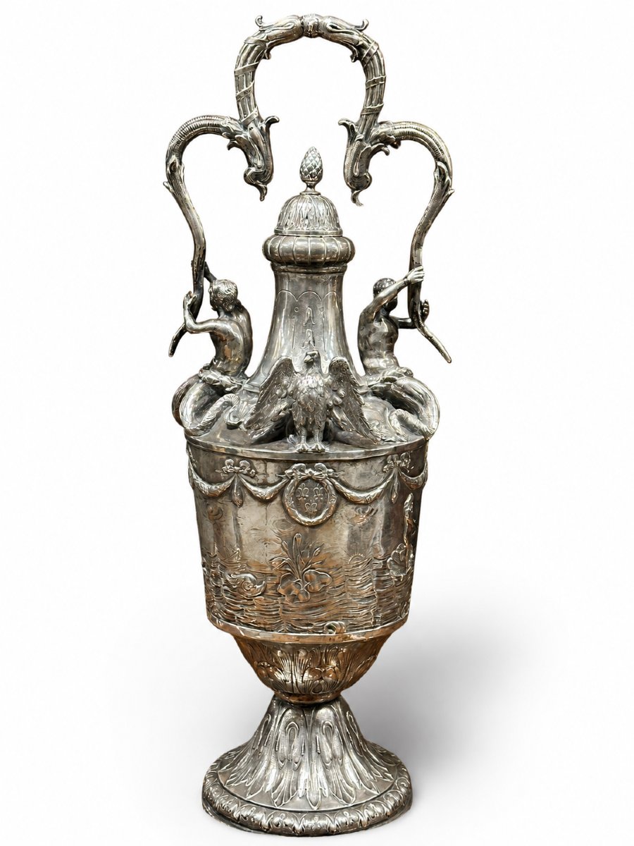 Vase-Carafe Décoratif En Argent .800, Décor Aux Tritons Et À L’Aigle 1.45kg