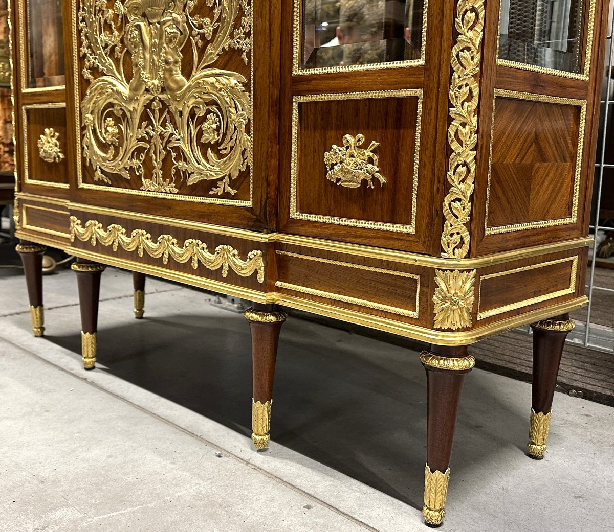 Important Vitrine By J. Zwiener, Louis XVI Style, Palissandre Gilt-bronze And Meissen Porcelain-photo-4