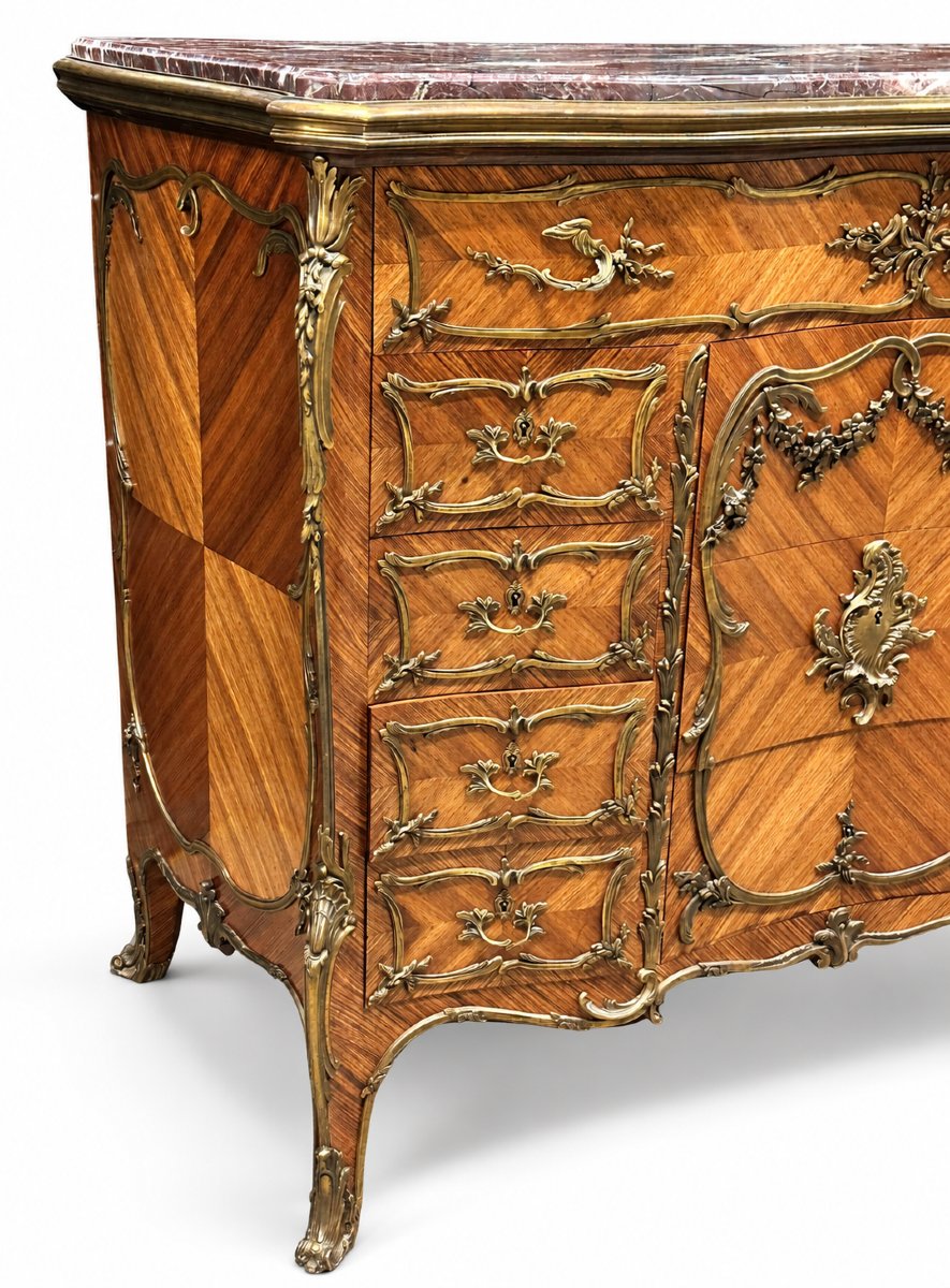 François Linke — Commode de Style Louis XV en Bois de Placage, Bronze Doré et Marbre-photo-2