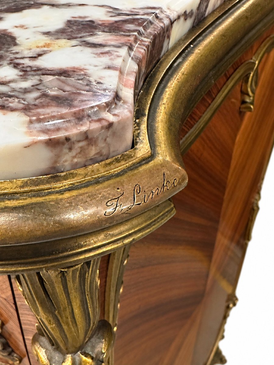 François Linke — Commode de Style Louis XV en Bois de Placage, Bronze Doré et Marbre-photo-3