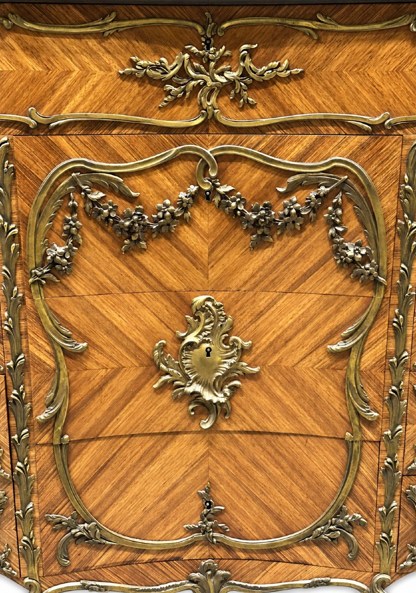 François Linke — Commode de Style Louis XV en Bois de Placage, Bronze Doré et Marbre-photo-4