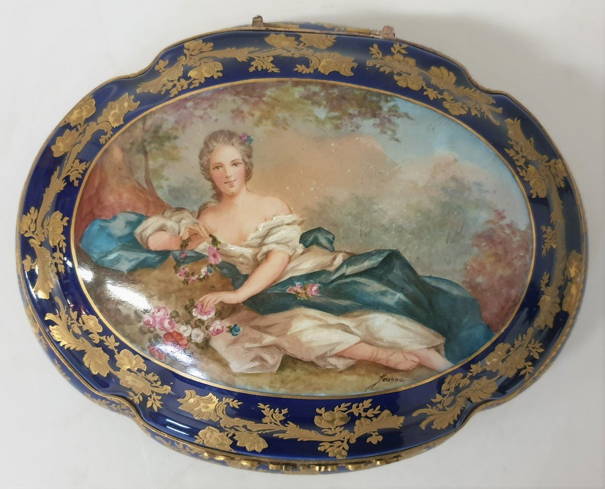 Boîte En Porcelaine De Sèvres 30 X 23 Cm