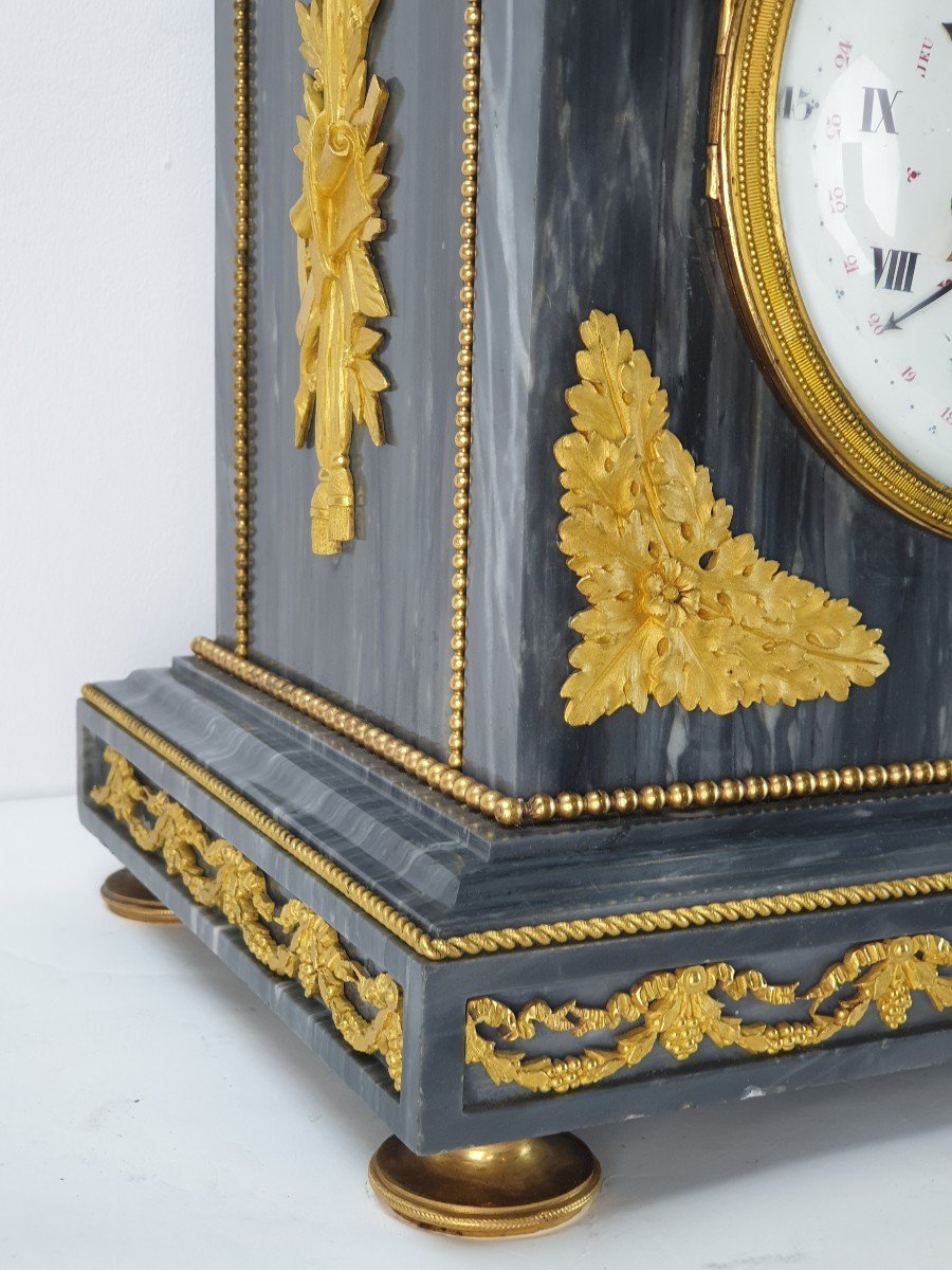 Directoire Clock In Marble Bronze Dore Corniquet Paris 18th Century-photo-1