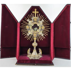 Monstrance En Argent Dore Avec Des Pierres Dans Un Etui Ostenoir