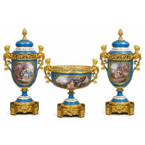 Grand Garniture de Cheminée en Porcelaine Sèvres Bleu et Bronze Doré, époque Napoléon III 1870