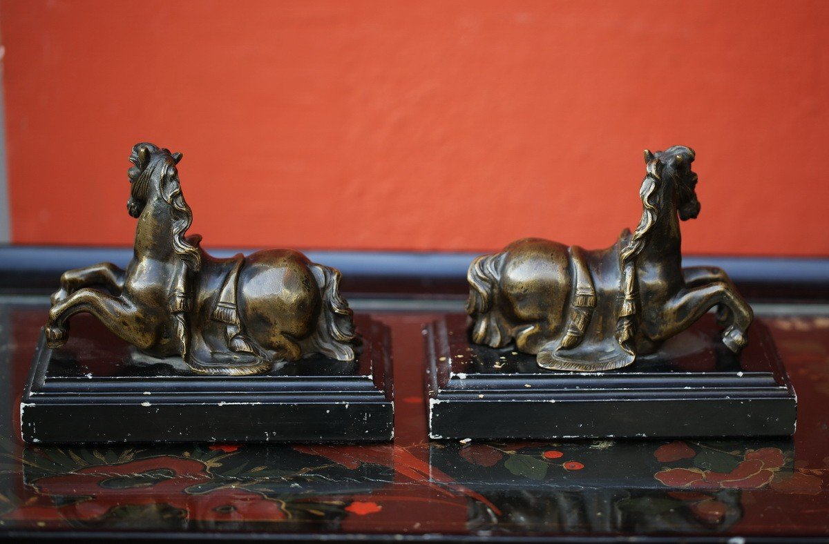 Paire De Plaques Presse Papier, Chevaux Couchés, Bronze à Patine Brune Fin XVIIIème-photo-3