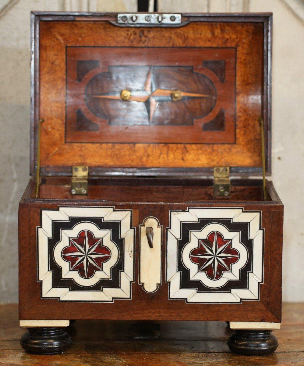 Petit Coffret d'époque Louis XIV En Marqueteries Bois, Ivoire écaille, Orné De Bronzes Dorés .-photo-2
