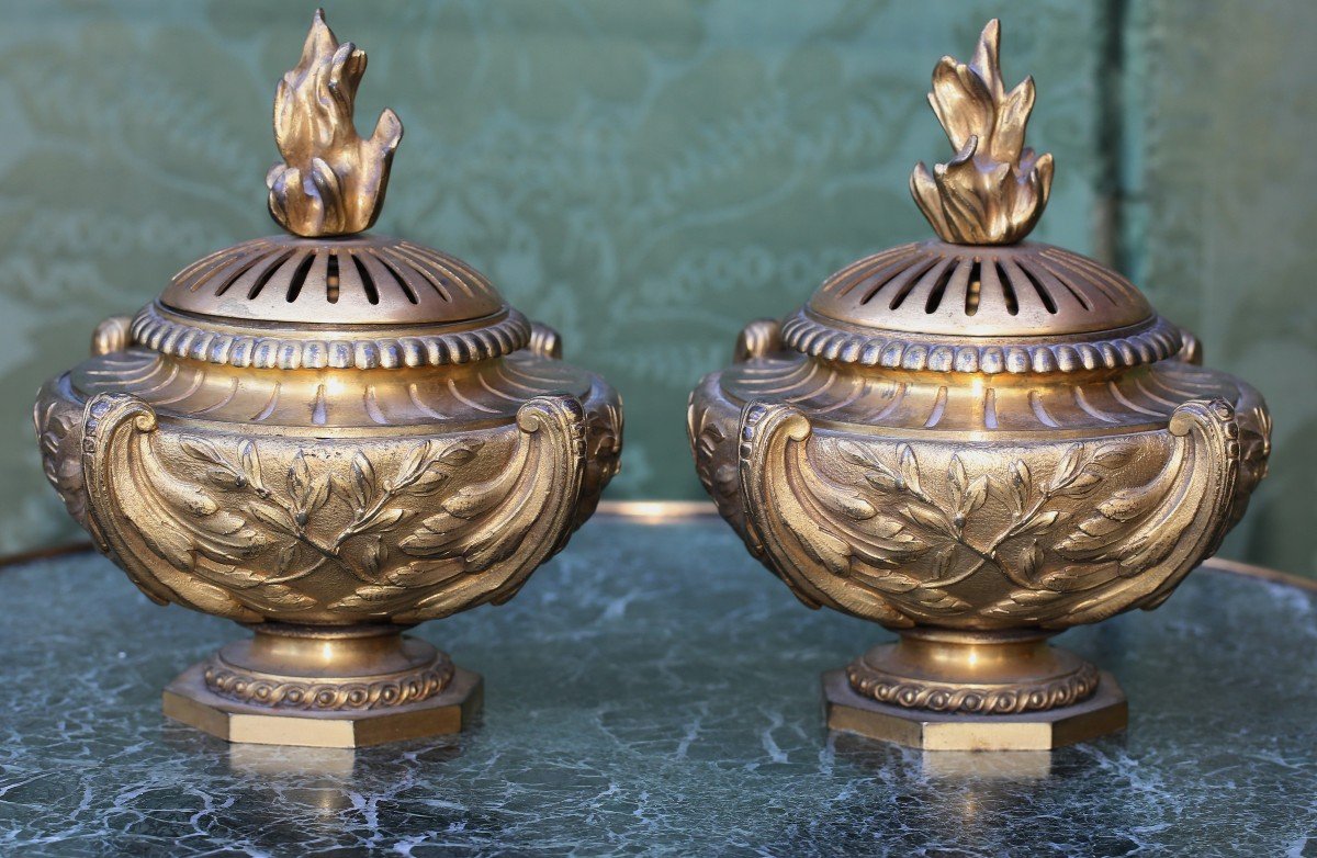 Paire De Pots à Feu Brûle Parfum En Bronze Doré Fin époque L XVI