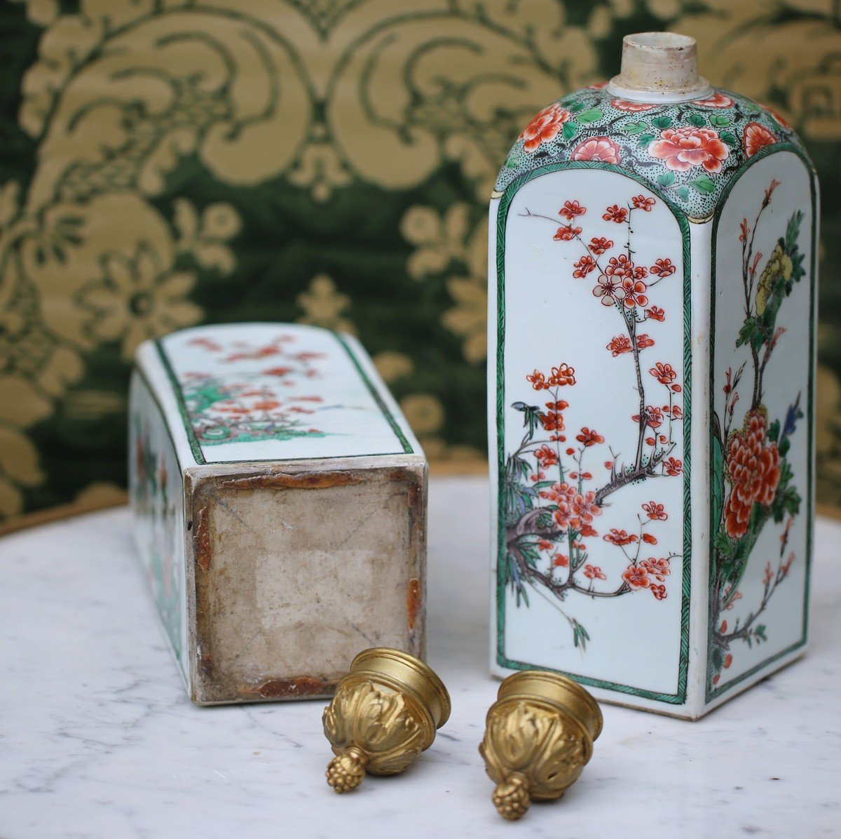 China Kangxi Period Pair Of Square Famille Verte Bottles, Later Gilt Bronze Stoppers.-photo-4