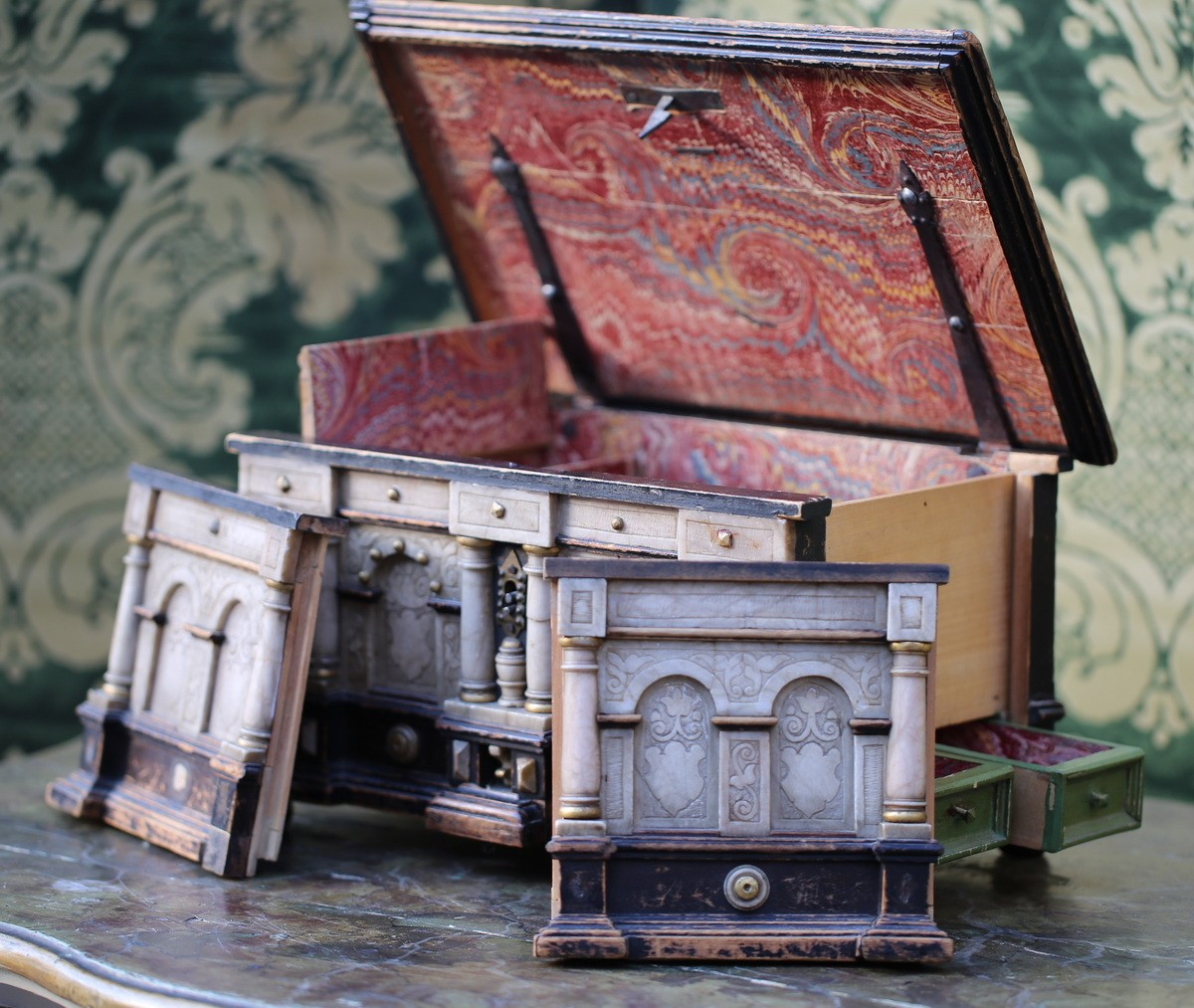 Malines, Flanders, 17th Century, Blackened, Molded Wood And Alabaster Box-photo-1