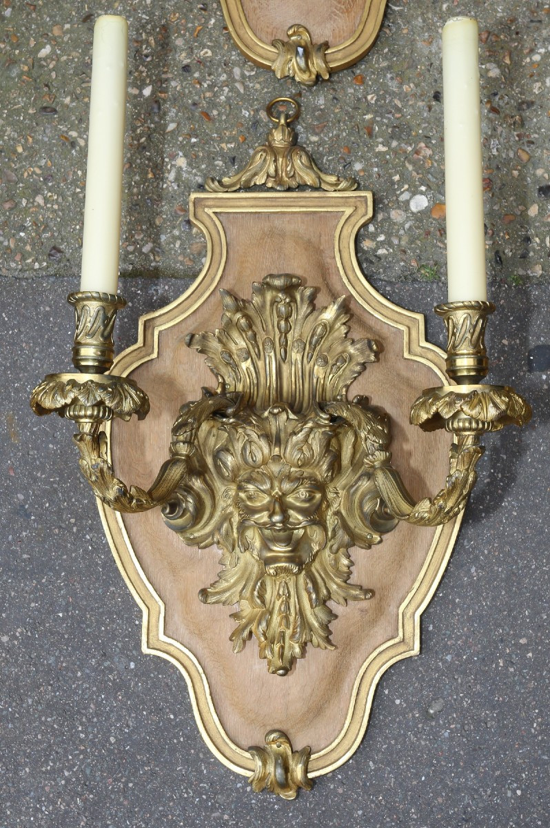 Suite De 4 Appliques  Style Régence, Bronze Doré Sur écusson à Fond De Bois Epoque XXème.-photo-3