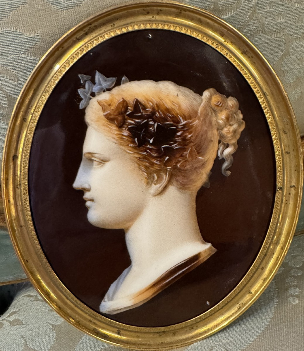Jean François-Scipion du Faget 1776-1841 profil en camée de femme aux lauriers, porcelaine.