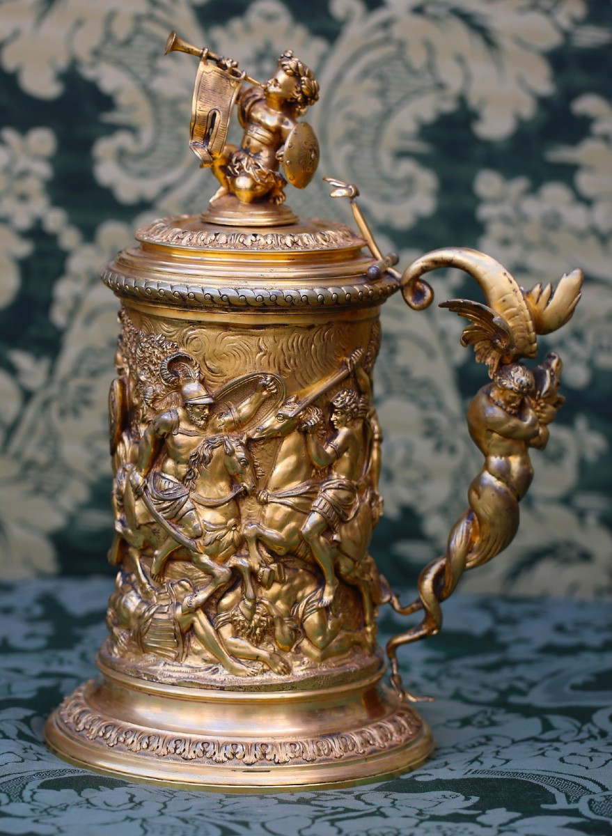 Chope en bronze doré, de style Renaissance, fin du XIXème.