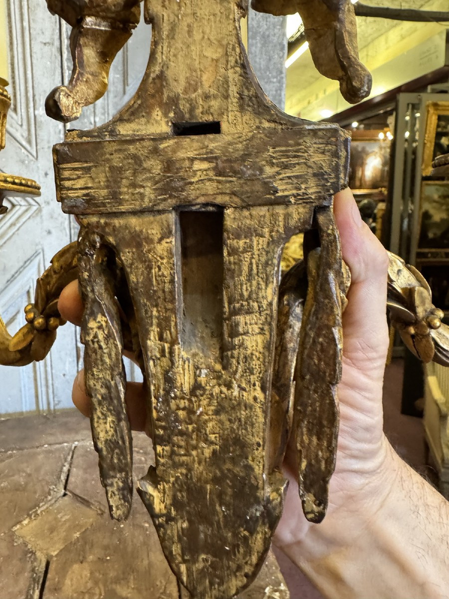 Italie fin XVIIIème début XIXème paire d'appliques de style Louis XVI en bois doré et sculpté-photo-1