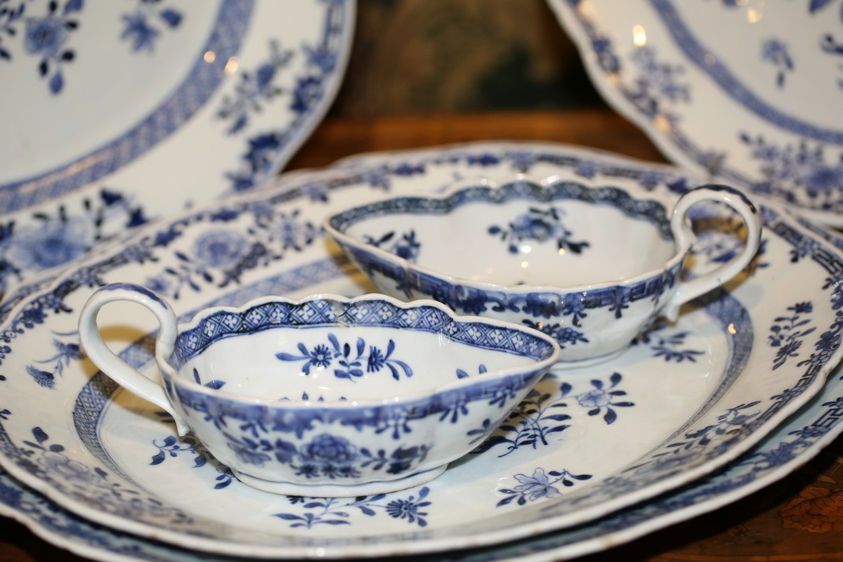 East India Company, Late 18th Century, Part Of A White And Blue Porcelain Service.-photo-3