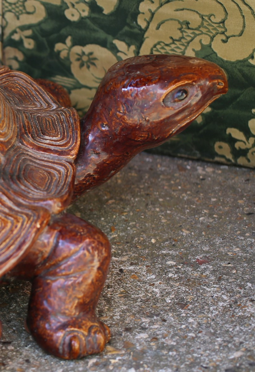 Importante tortue en céramique vernissée marron  formant jardinière, travail fin XIXème -photo-1