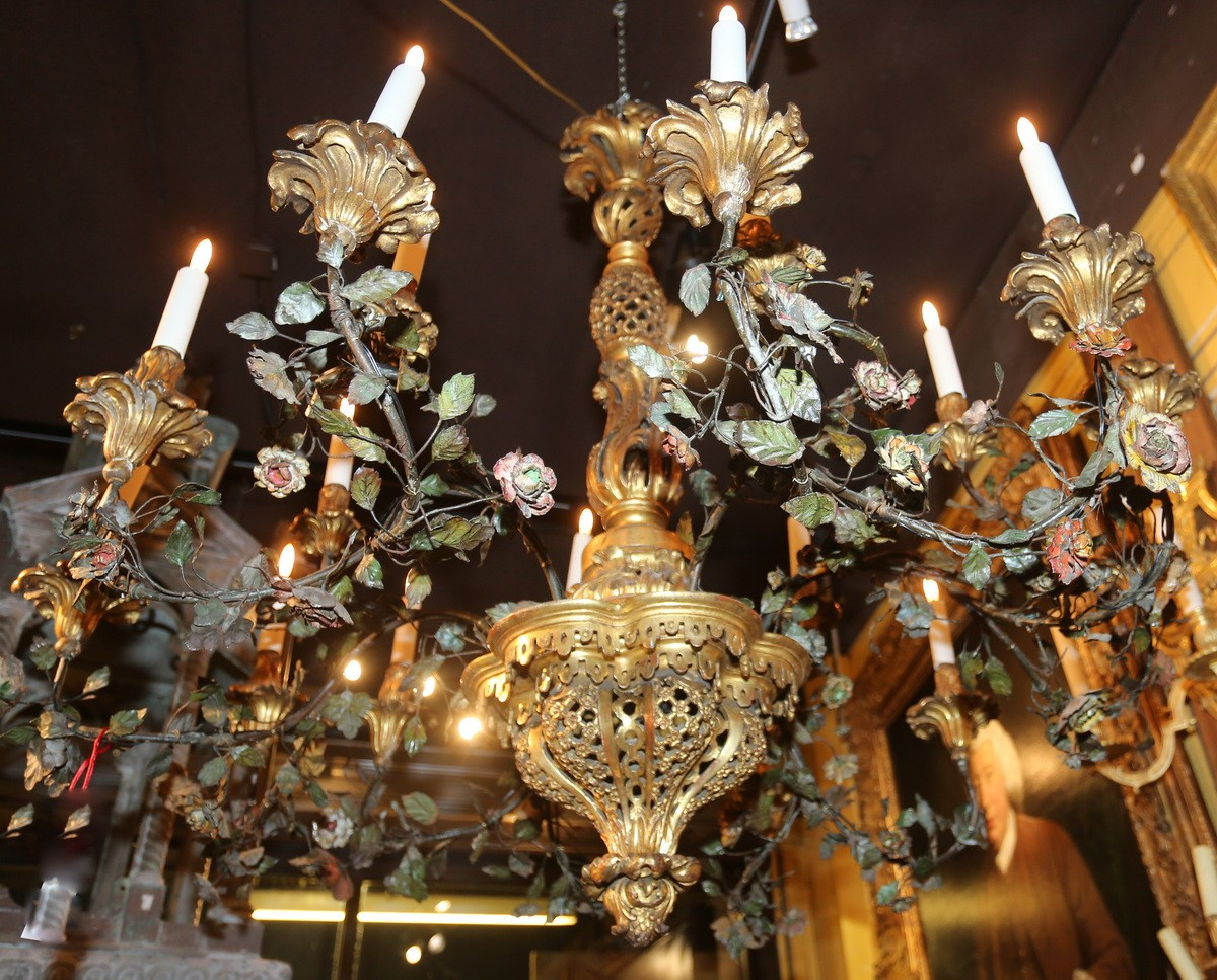 Lustre style Louis XV début XXème,bois doré sculpté, tôle peinte branchage fleuri  18 lumières.-photo-2