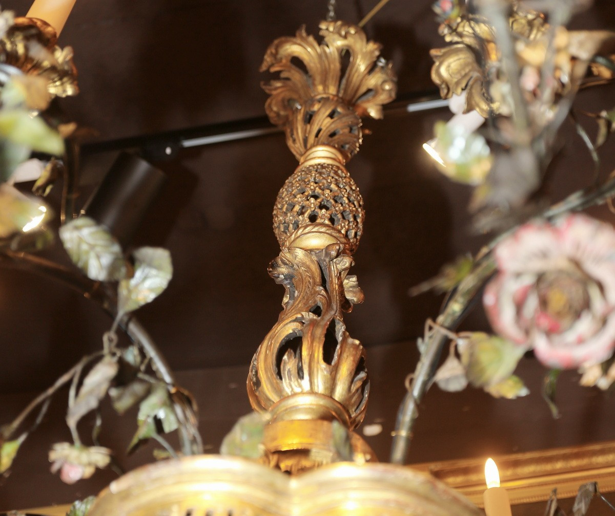 Lustre style Louis XV début XXème,bois doré sculpté, tôle peinte branchage fleuri  18 lumières.-photo-1