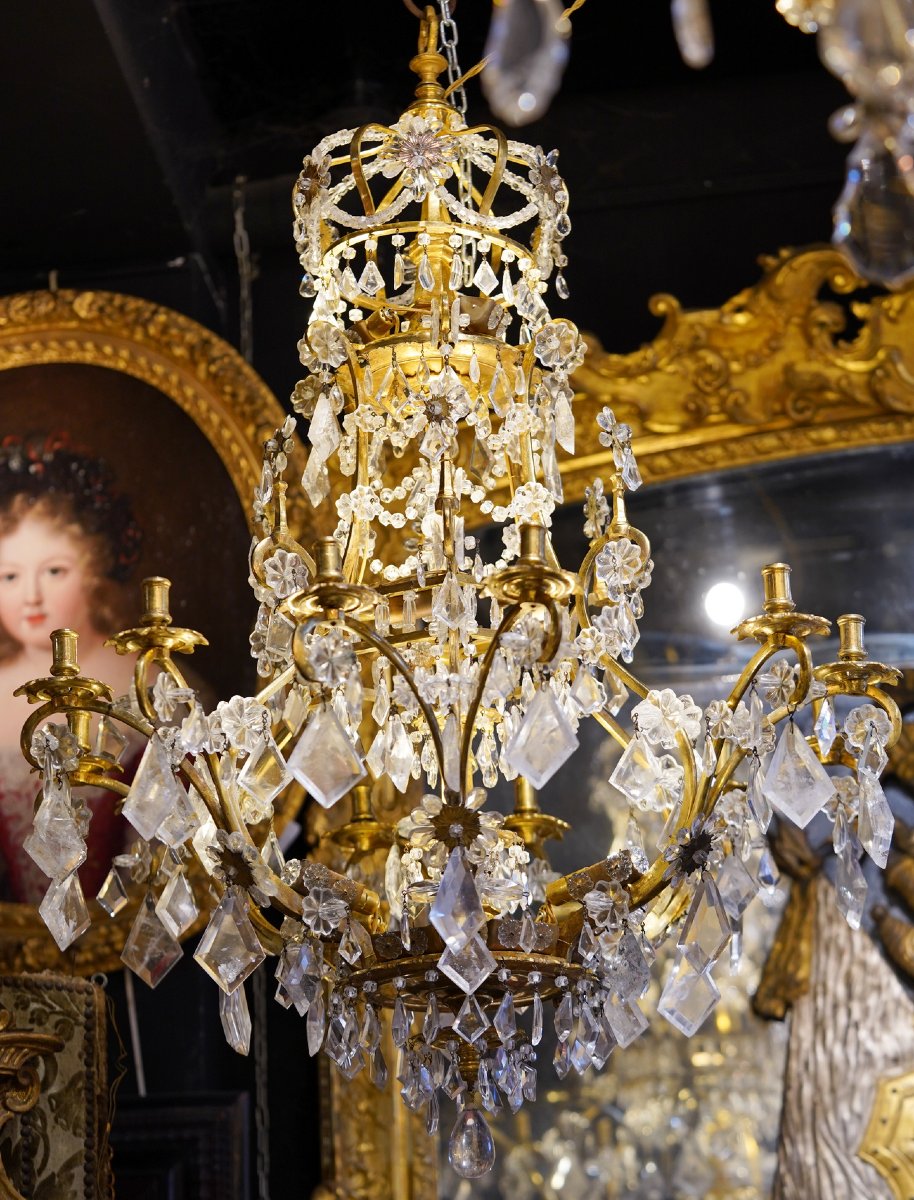 Italie époque début XVIIIème, lustre en métal doré et cristaux de roche.