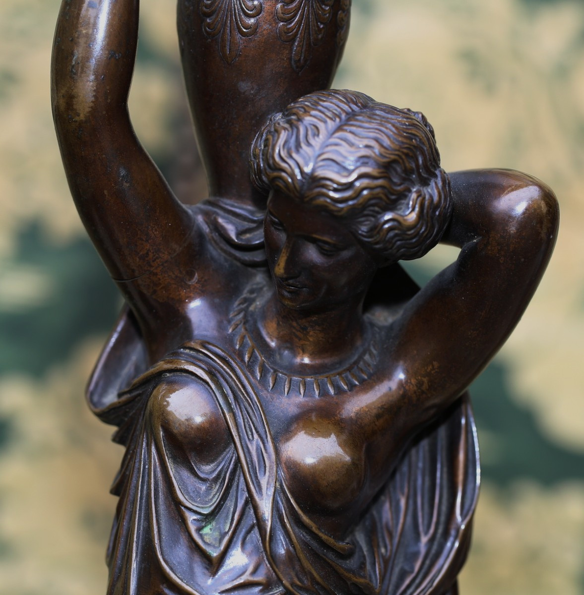 Pierre LOISON 1816-1886 Paire de figures de femmes portant une amphore, montés lampe.-photo-3