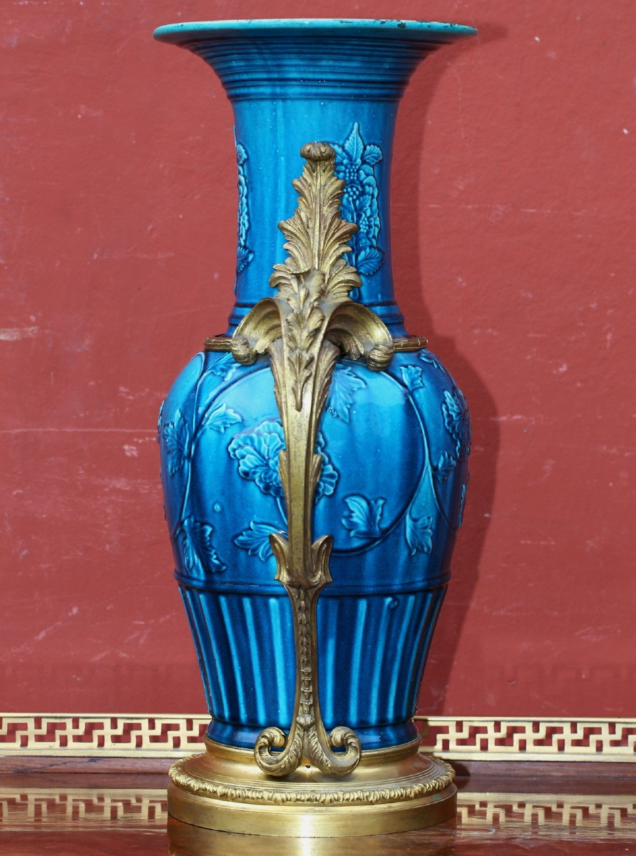 Chine, XIXe, vase balustre en porcelain émaillée turquoise, à décor floral, monture bronze doré-photo-2