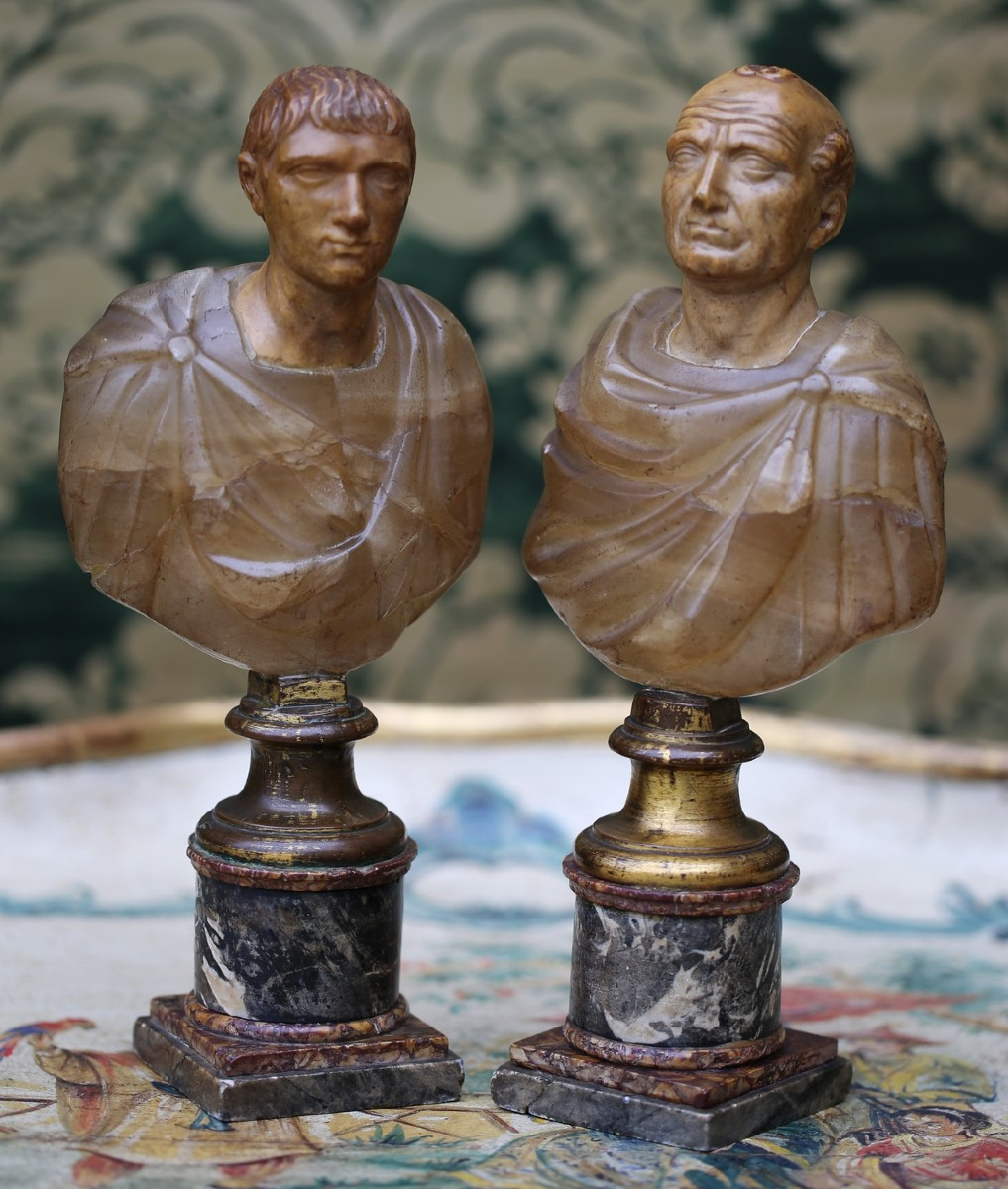 Ecole italienne du XVIIIe, paire de bustes d'empereurs romains en onyx et marbre .-photo-2