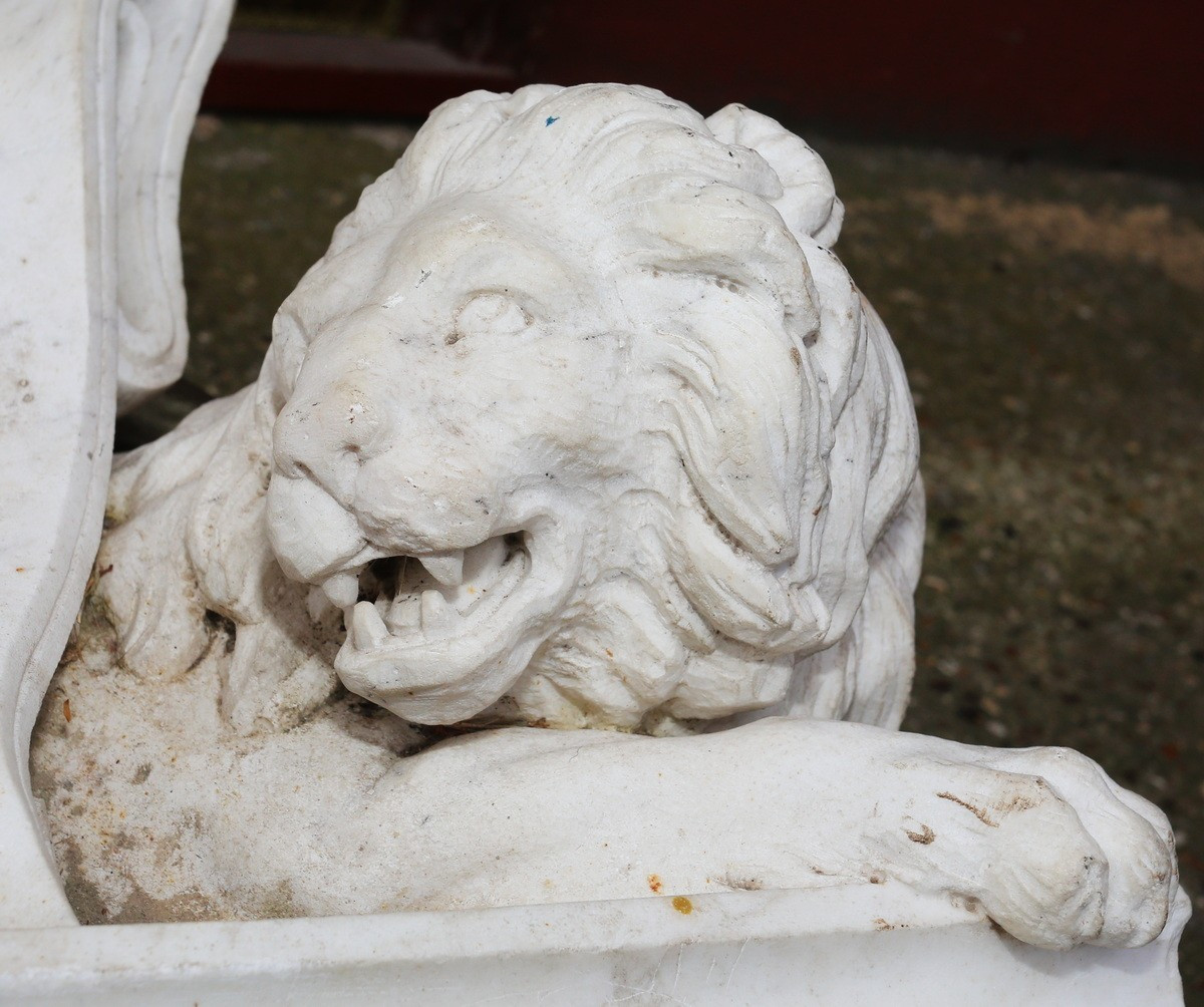 France, 17th Century, Sculpted White Marble Pediment, Coat Of Arms Of The Dukes Of Sully-photo-4