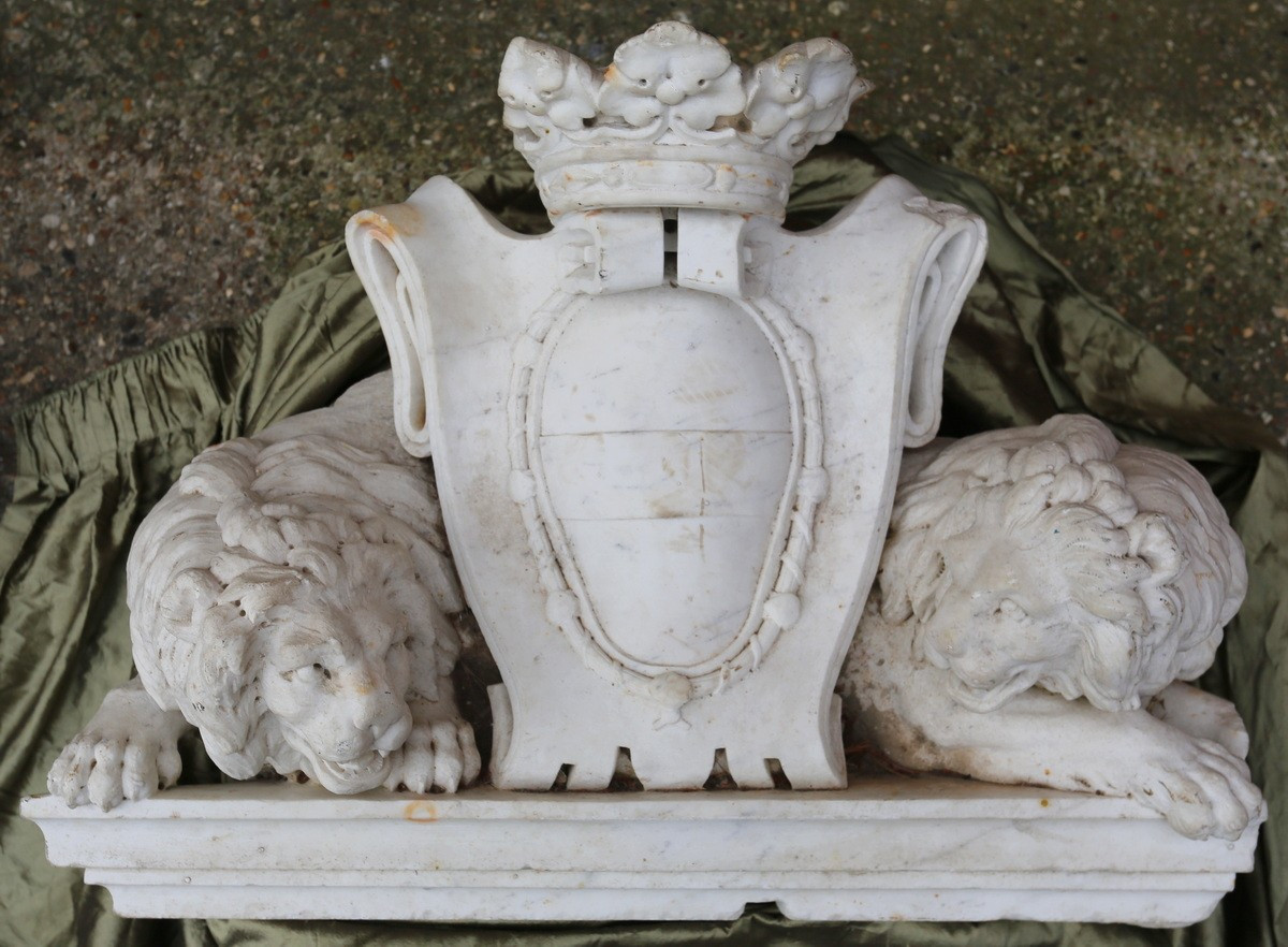 France, 17th Century, Sculpted White Marble Pediment, Coat Of Arms Of The Dukes Of Sully
