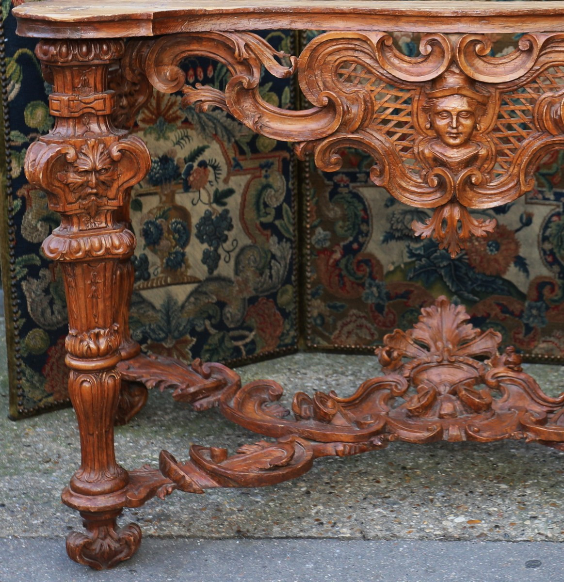 Console Italienne début du XVIIIème, travail piémontais tilleul et sapin sculpté.-photo-4