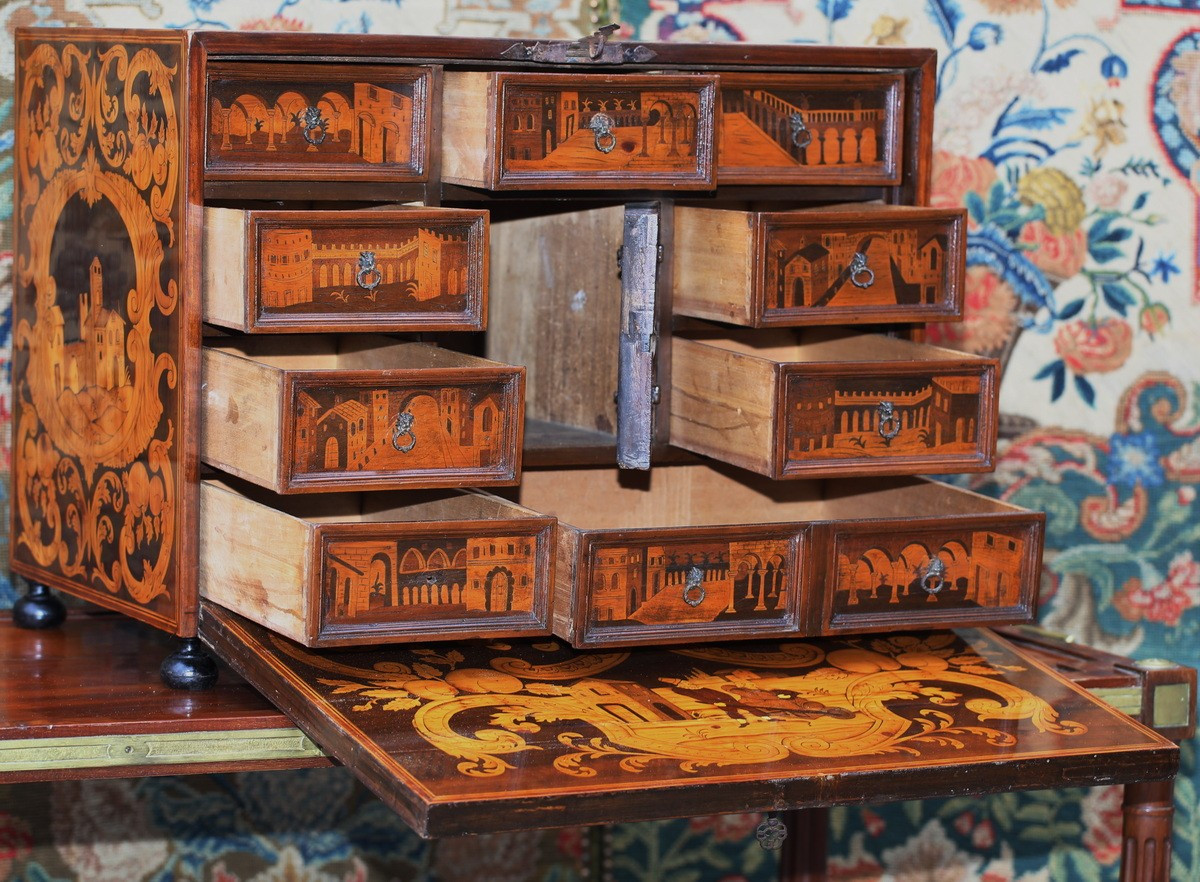 Augsbourg  fin XVIIème, cabinet en marquéterie, un abattant dévoilant 9 tiroirs et un vantail .-photo-3