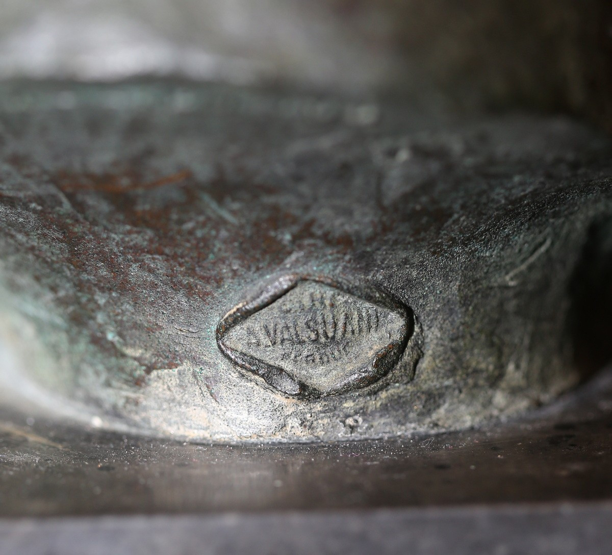 Lucien VALSUANI 1906-1975 tête de chien Teckel, bronze à la cire perdue patine brune.-photo-4