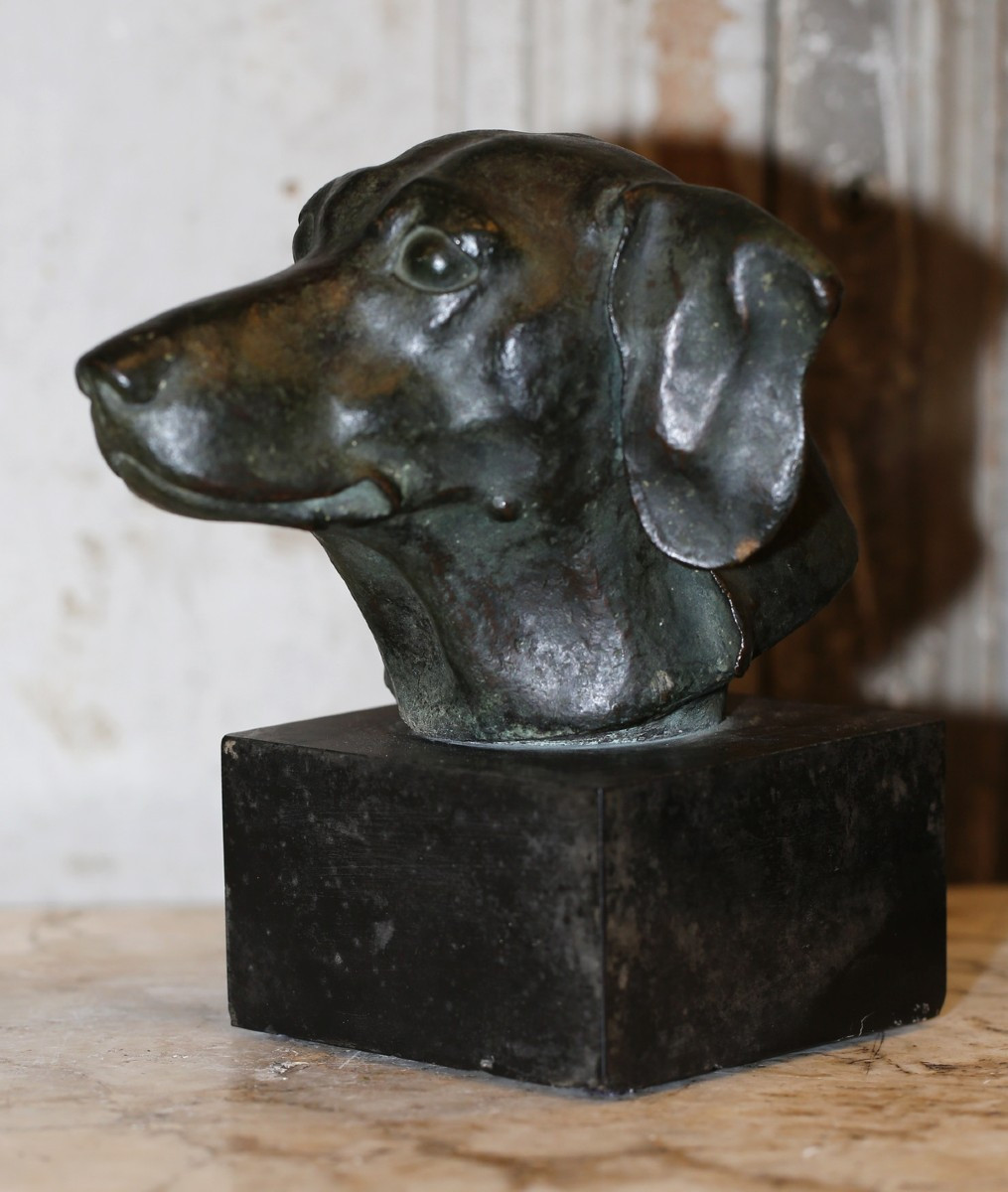Lucien VALSUANI 1906-1975 tête de chien Teckel, bronze à la cire perdue patine brune.