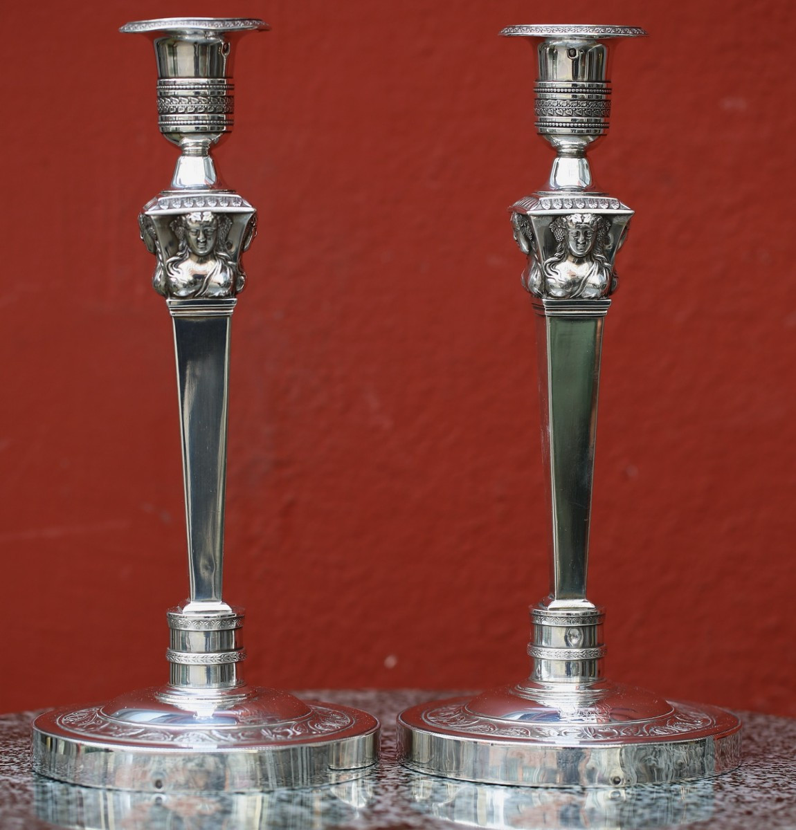 Paire de bougeoirs d'époque Restauration en argent  armoriés, poinçon Vieillard -photo-2