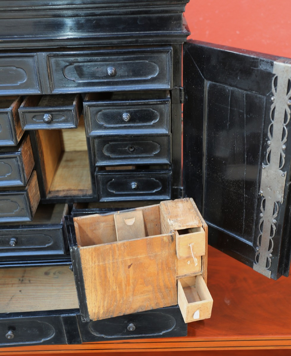 Small Double-sided Cabinet In Ebony Veneer, Flanders, 17th Century-photo-1