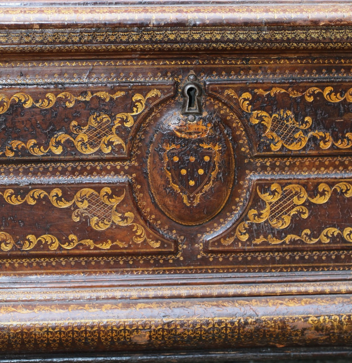 Tuscany, Late 18th Century Large Cassone-shaped Wooden Case, Entirely Sheathed In Leather.-photo-1
