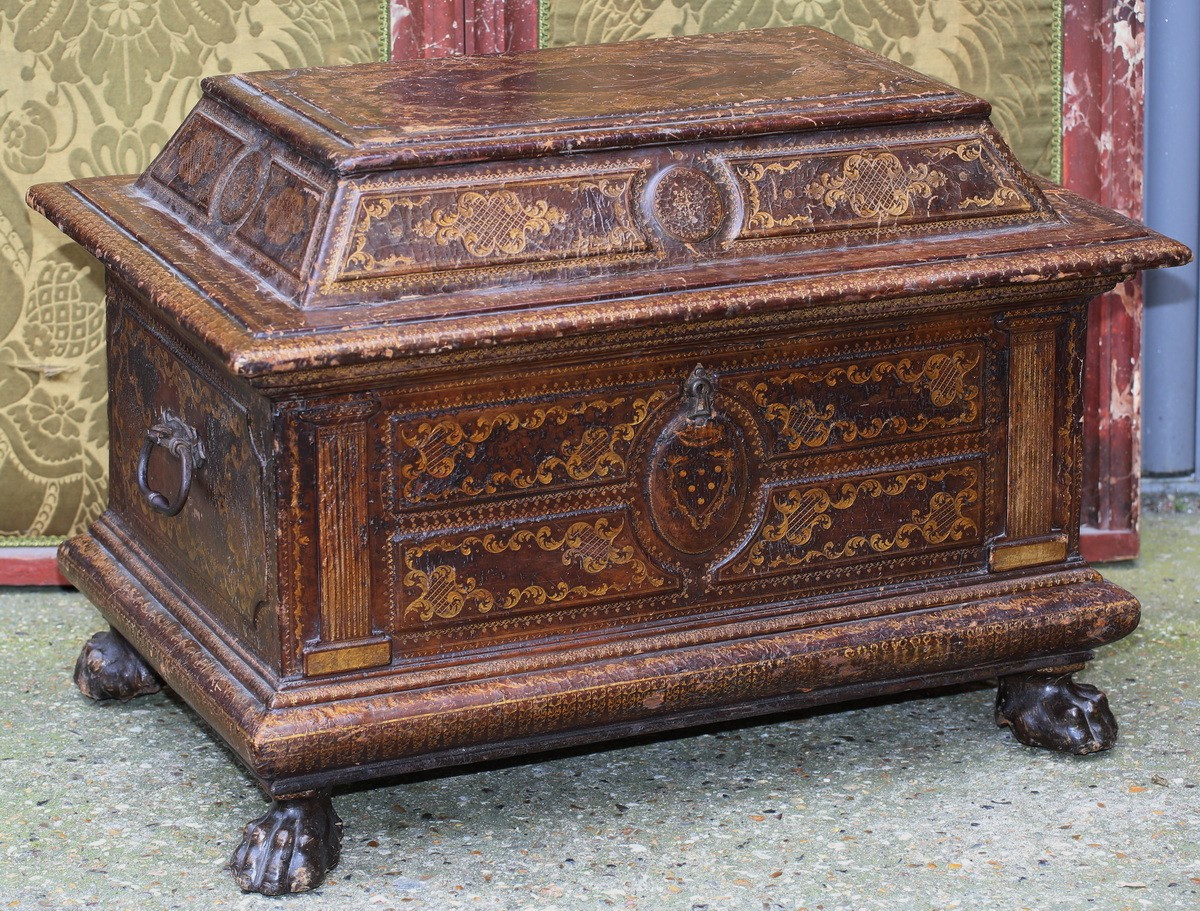 Tuscany, Late 18th Century Large Cassone-shaped Wooden Case, Entirely Sheathed In Leather.