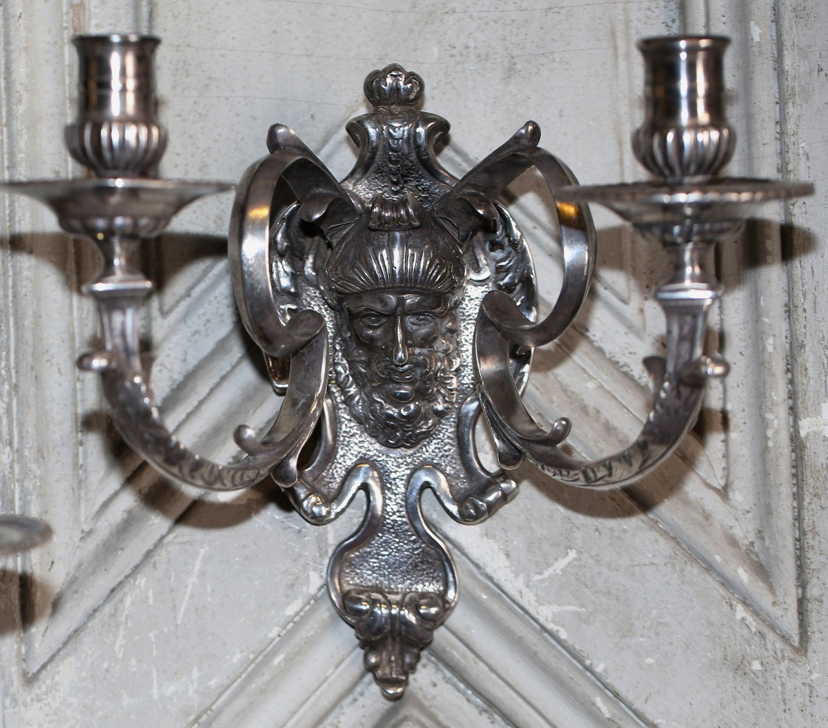 Paire d'appliques en bronze argenté de style Régence époque XIXème, masque homme barbu.-photo-2