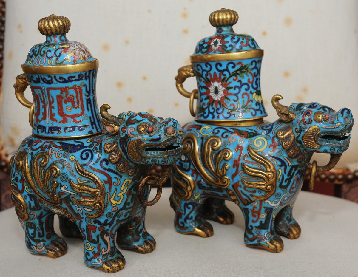 Chine fin du XIXème, paire de chiens de Fô formant brûle parfum émaux cloisonnés .-photo-2