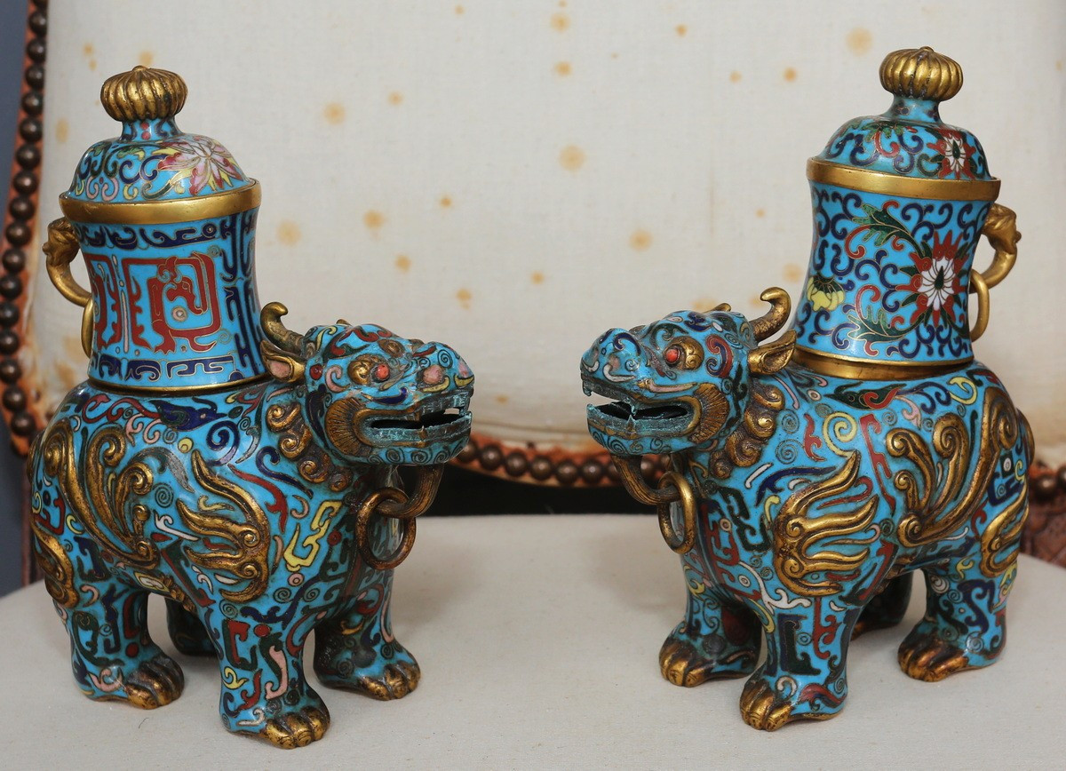 Chine fin du XIXème, paire de chiens de Fô formant brûle parfum émaux cloisonnés .-photo-1